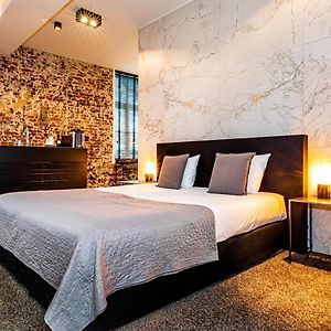 Coach House King Studio